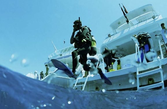 Best-Dive-Sites-6-Best-Exotic-Dive-Spots-Every-Scuba-Dive-Must-Explore-GettyImages-97016201